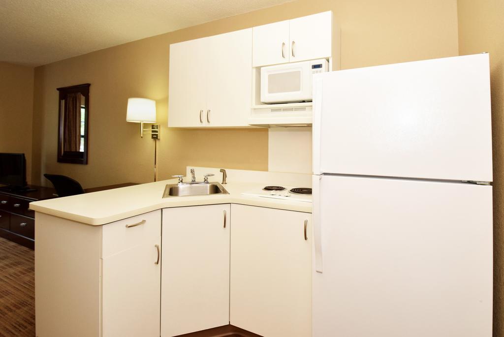 Extended Stay America Suites - Milwaukee - Вауватоса Екстер'єр фото